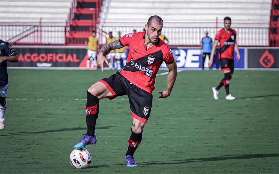 Em readaptação ao futebol brasileiro Felipe Vizeu comenta sobre sua