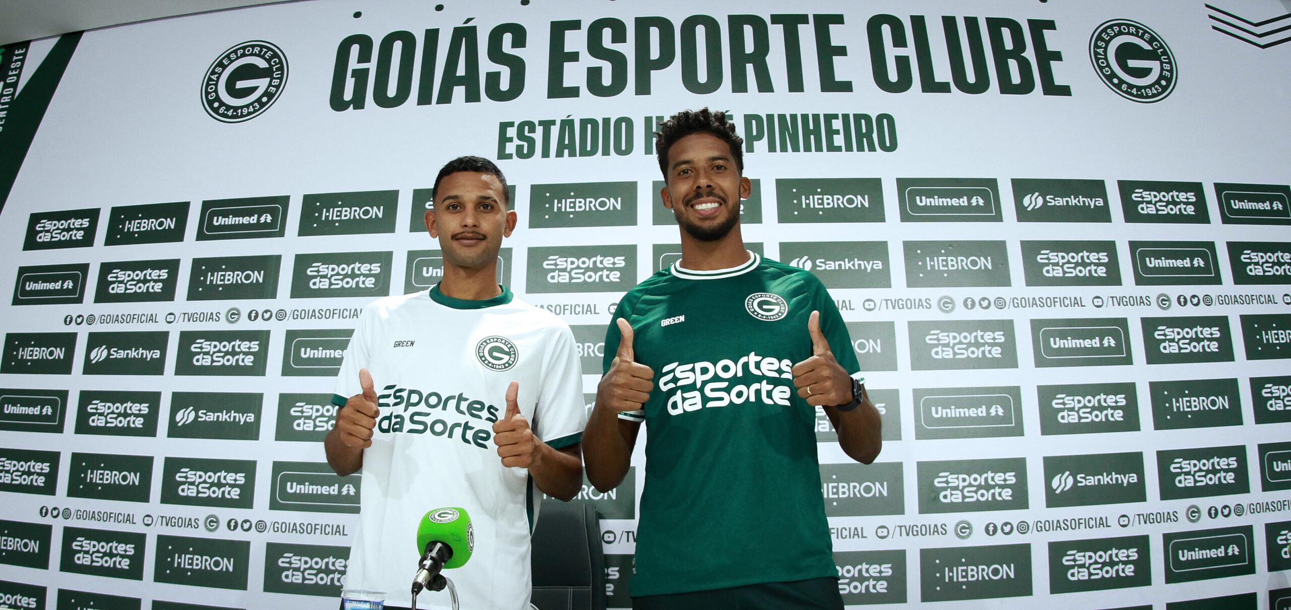 Goi S Apresenta Oficialmente Os Volantes Willian E Z Ricardo Antes Da