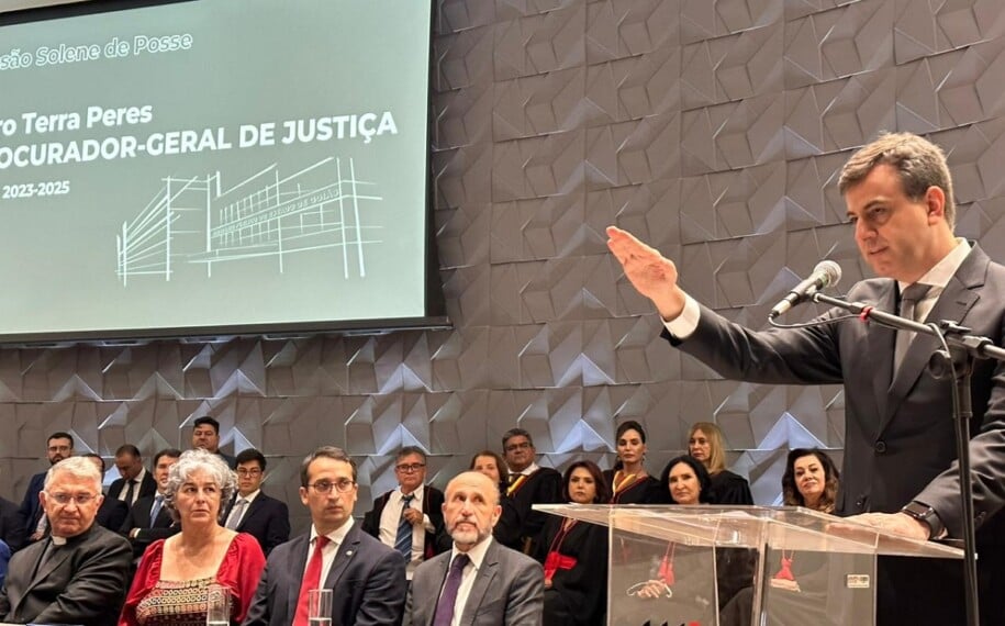 Cyro Terra Empossado Procurador Geral De Justi A De Goi S