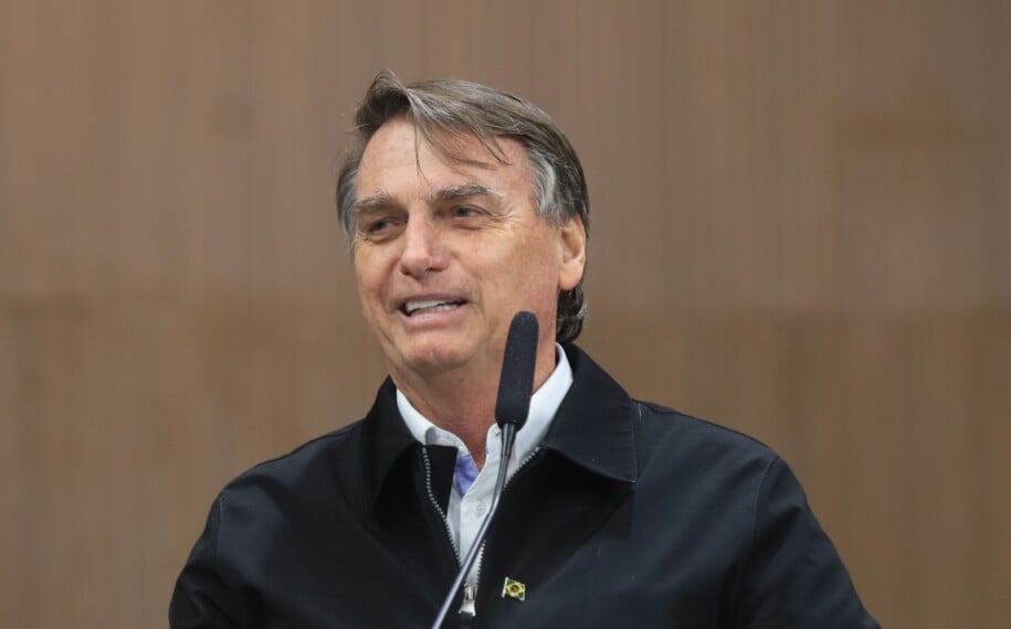 Bolsonaro diz que passará por três cirurgias em setembro