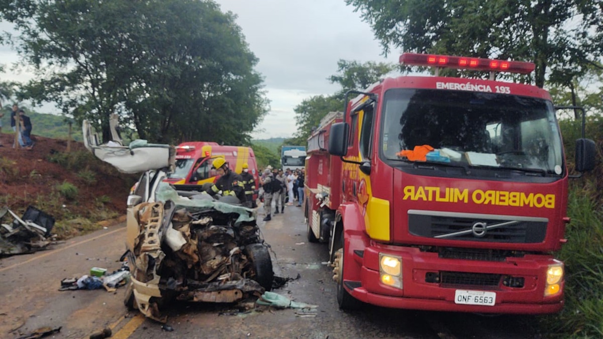 Acidente Na Go Deixa Motorista Morto E Tr S Feridos