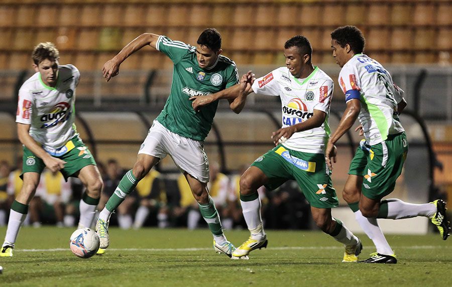 Com dívidas e indefinição, clubes do campeonato paulista começam a pensar em retomada de jogos de futebol só em 2021 (Foto: Miguel Schincariol/Folhapress )