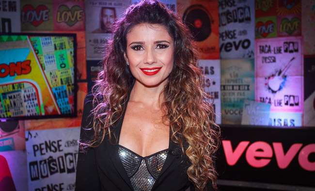 "Temos que repaginar, trazer algo novo", diz cantora. Paula Fernandes fala das críticas a 'Shallow Now' e nova fase: 'Acham que sou purinha'