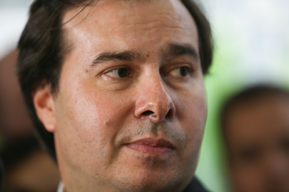 Maia diz que menção de Guedes ao AI-5 gera insegurança sobre intuito do governo