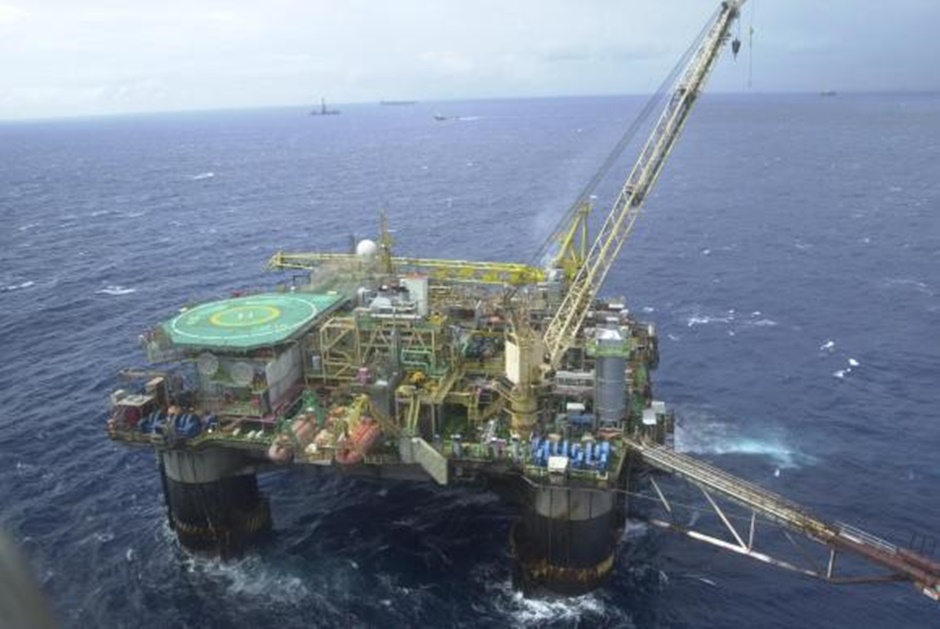 Países discutem fim de uso do petróleo, mas ainda dependem dele (Foto: Agência Brasil)