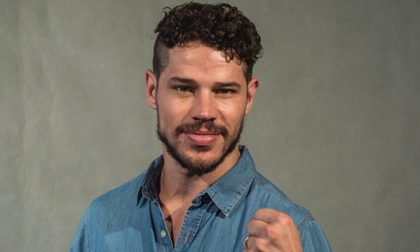 josé loreto Internautas ficaram chocados com a imagem, outros elogiaram o ator. José Loreto publica foto ousada no banheiro: "Vocês fazem xixi sentado?"