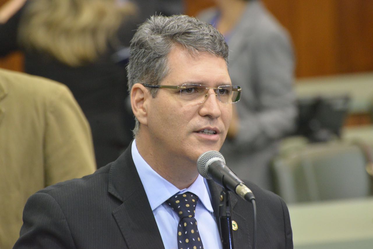 Fake news parte de uma verdade e vira mentira no caminho, diz Francisco Jr.