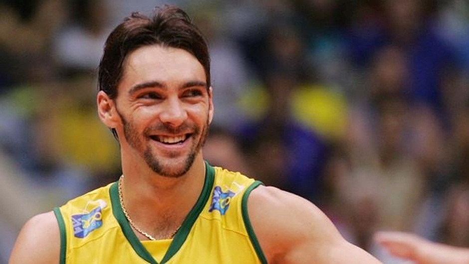 No entanto, a defesa do ex-jogador Giba conseguiu um habeas corpus de cinco dias, evitando que ele fosse encarcerado. (Foto: Reprodução)