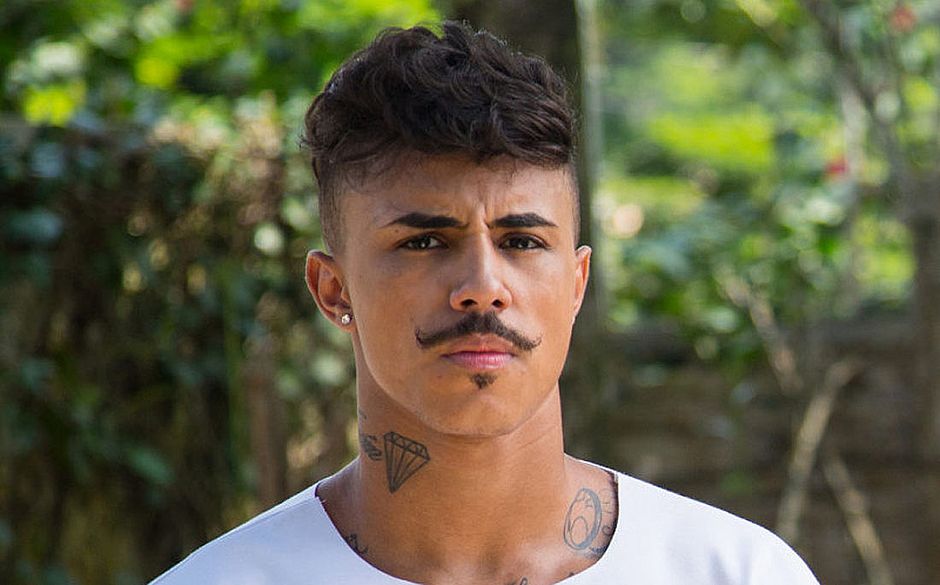 Mulher de Livinho diz que cantor passou por livramento e que está 'feliz pela vida'