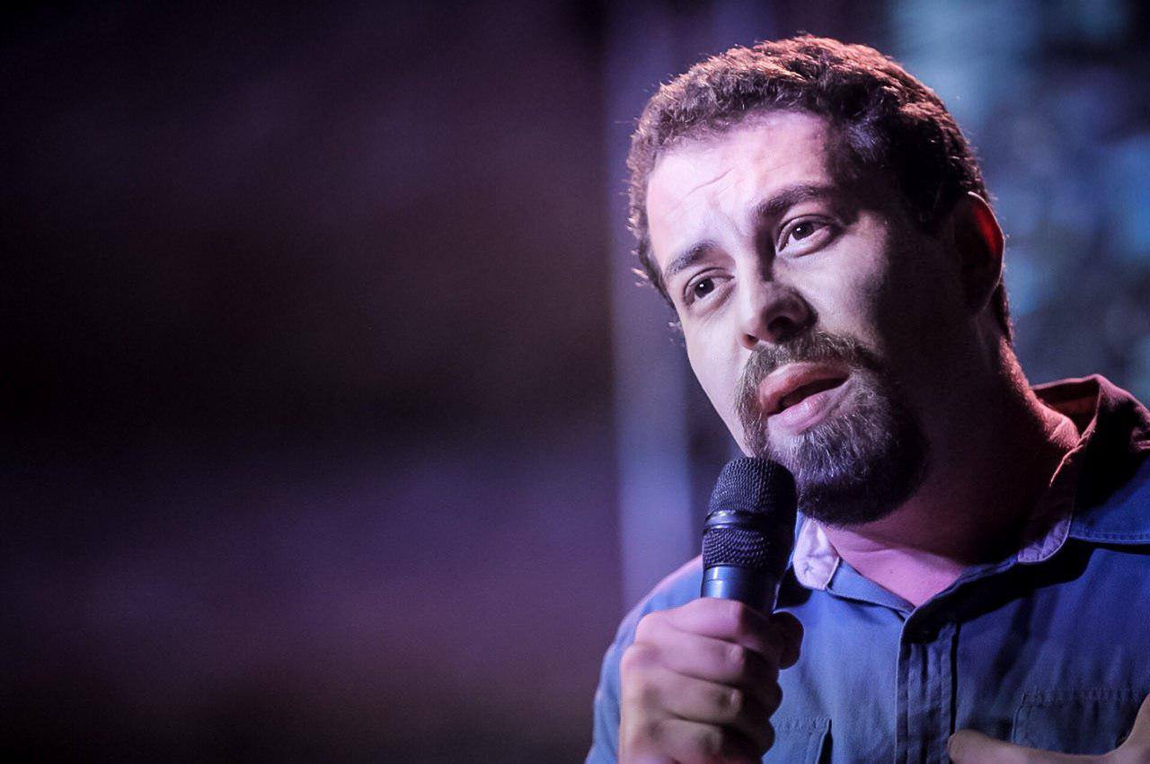 Candidato Guilherme Boulos (PSOL) testa positivo para a covid-19