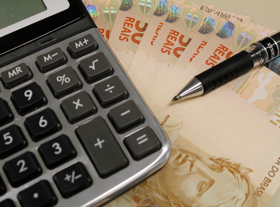 Auxílio Brasil de R$ 400 deve começar a ser pago em dezembro a 17 milhões de famílias, diz ministro