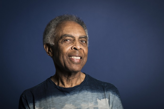 Gilberto Gil comemora aniversário de 78 anos com nova versão de "Andar com fé" e live