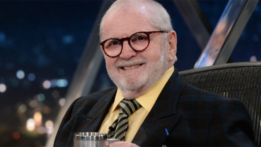 Há oito anos, apresentador ficou internado cerca de um mês para tratar uma pneumonia. Jô Soares já fez piada com a própria morte em 2014