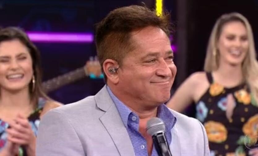 Cantor aproveitou post que tem viralizado nas redes sociais para fazer graça. Leonardo revela três curiosidades sobre si: confira quais são