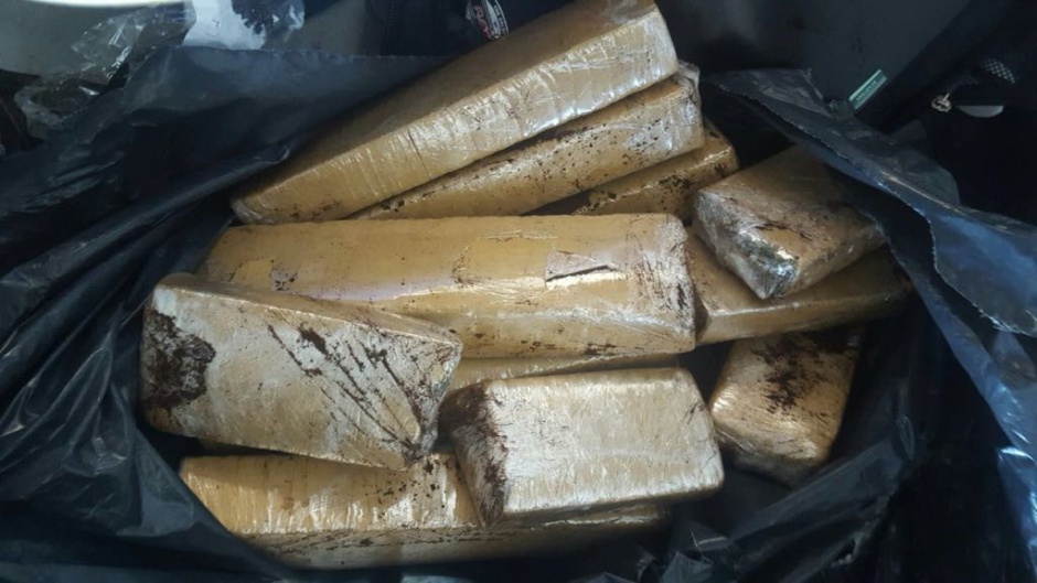 Preso na rodoviária estava com drogas durante embarque para litoral baiano (Foto: Graer / PM-GO)