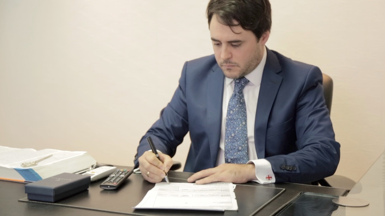 Walmir Cunha perdeu três dedos em primeiro atentado com explosivo contra advogado no País: limitações (Foto: Wellington Tourão / Mais Goiás)