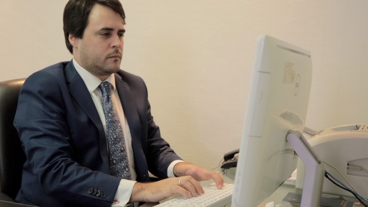 Walmir Cunha perdeu três dedos em primeiro atentado com explosivo contra advogado no País: limitações (Foto: Wellington Tourão / Mais Goiás)