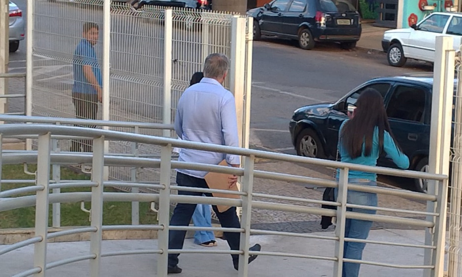 Cachoeira deixa Fórum Desembargador Fenelon Teodoro Reis, no Jardim Goiás (Foto: Bárbara Zaidem)