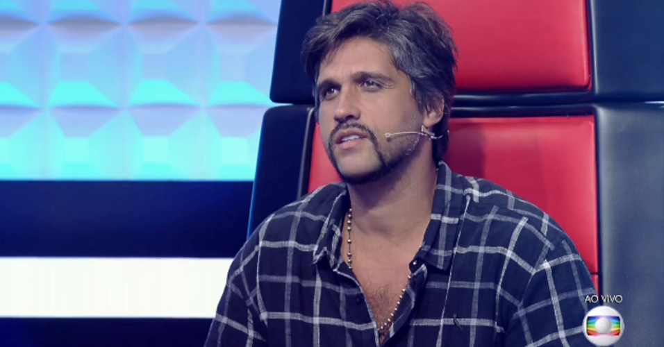 Cantor sertanejo decidiu manter privado relacionamento com Carolina Figueira. Leo Chaves revela casamento secreto em foto com nova esposa