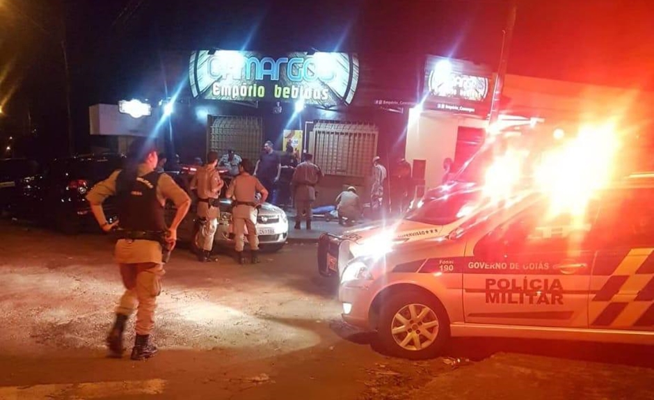 Josiene morreu na hora. O policial foi socorrido e morreu no hospital. (Foto: Reprodução/ Redes sociais)