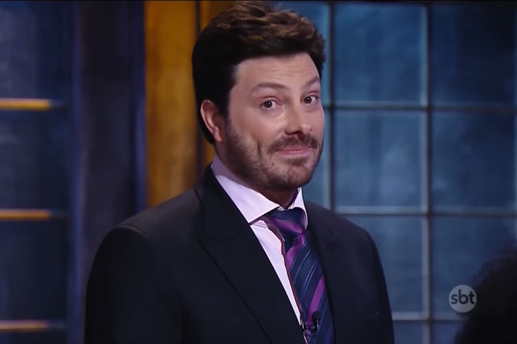 Danilo Gentili confessa que já brochou: 'Dormi em cima dela' Bolsonaro nega ter procurado SBT para pedir demissão de Danilo Gentili