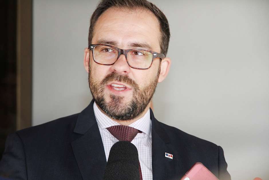 Lúcio Flávio consegue liminar para não comparecer à CPI da Enel