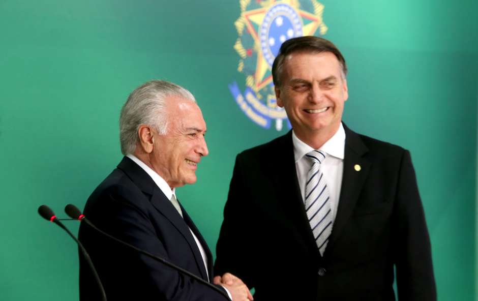 Bolsonaro gasta mais que Dilma e Temer no cartão corporativo da Presidência