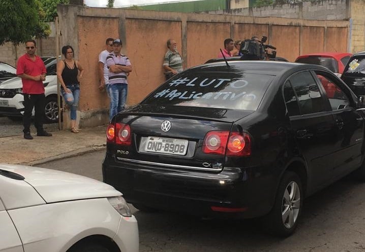 Motoristas fizeram homenagens e reivindicaram segurança (Foto: Mais Goiás)