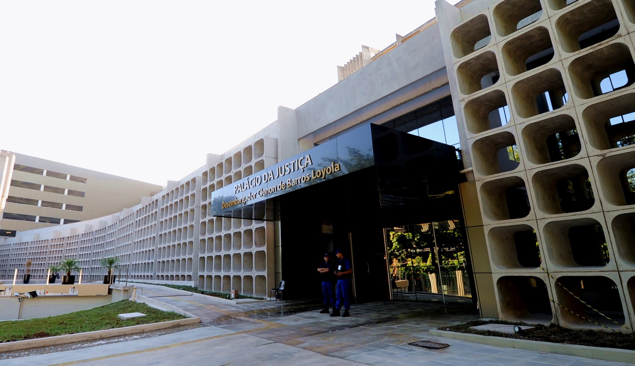 TJ-GO prorroga em 30 dias decreto que autoriza redução de servidores