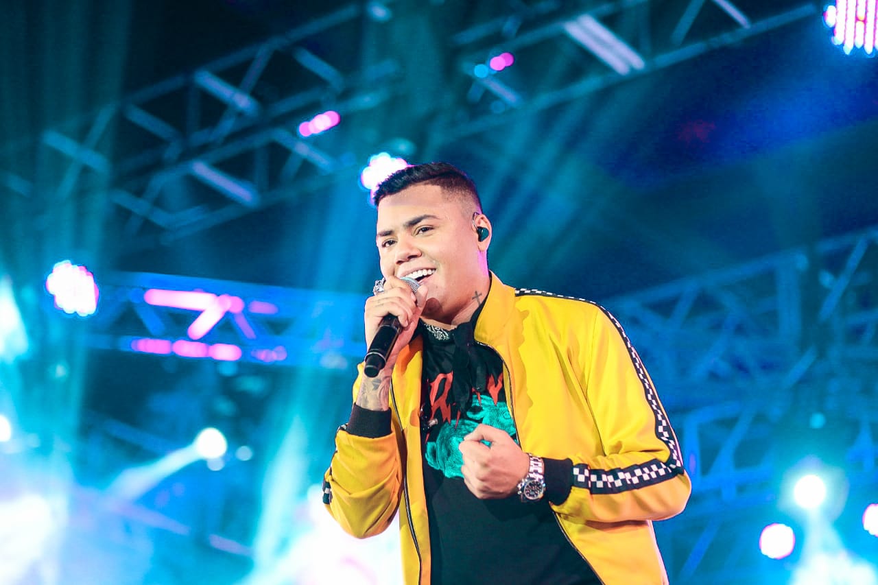 Cantor sertanejo Felipe Araújo