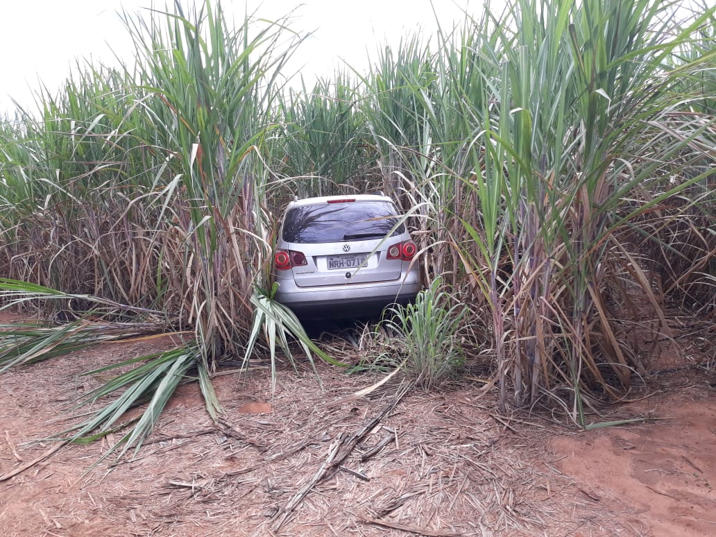 Suspeito transportava a droga em um VW Space Fox com placas de Mato Grosso do Sul (Foto: Divulgação / PM)