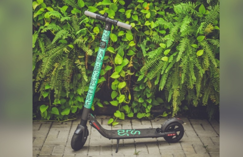 Empresa de patinetes compartilhadas retiram veículos das ruas de Goiânia