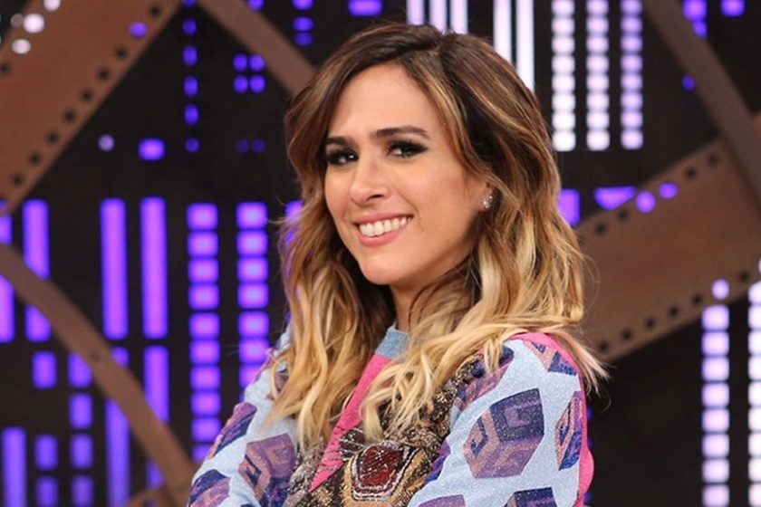 Tatá Werneck posta foto fofa e responde seguidora após comentário sobre beleza de Clara Maria