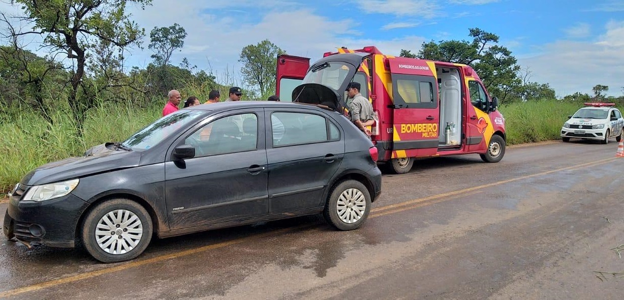 Acidente em Formosa deixou duas pessoas feridas (Foto: Divulgação/Corpo de Bombeiros)
