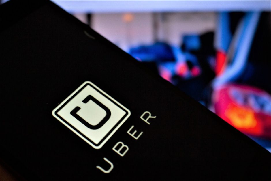 Justiça condena Uber a indenizar ex-motorista por bloqueio indevido de perfil