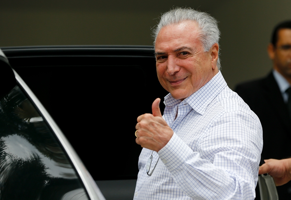 "Vou esperar minha vez na fila", diz Temer sobre vacinação