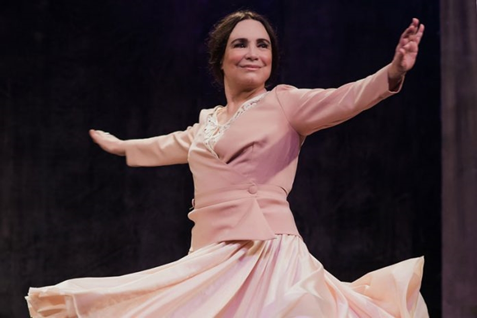 Regina Duarte diz que noivado com governo ainda não é casamento