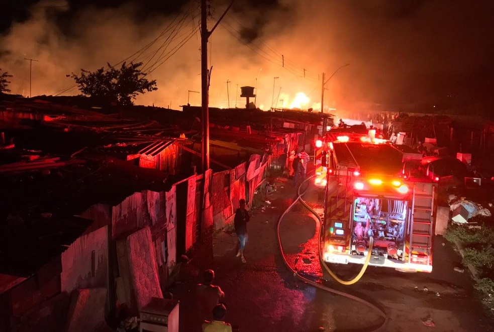 Incêndio deixou cinco pessoas feridas (Foto: Divulgação/CBMGO)