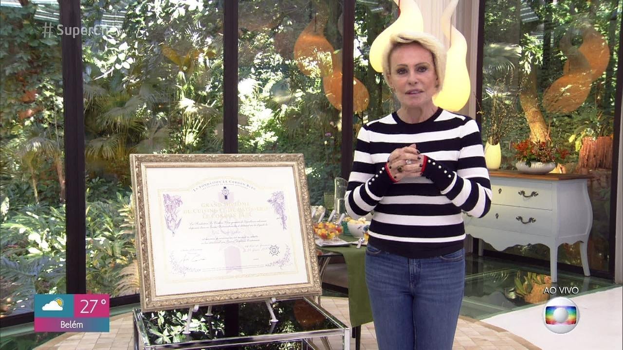 Ana Maria Braga recebe diploma da Le Cordon Bleu pelos anos dedicados à culinária