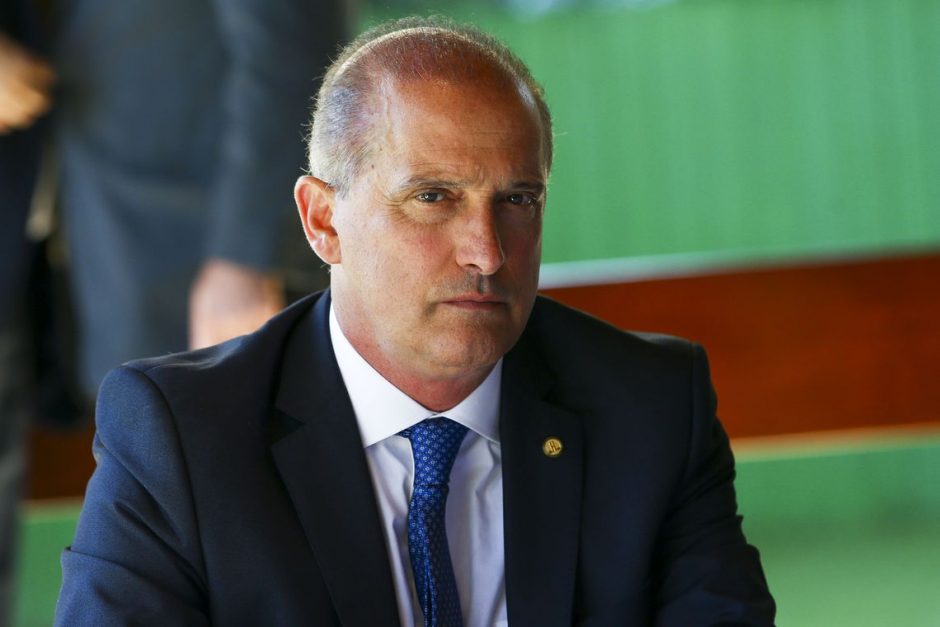 Onyx pede exoneração de Ministério para "cuidar de emendas de deputado"