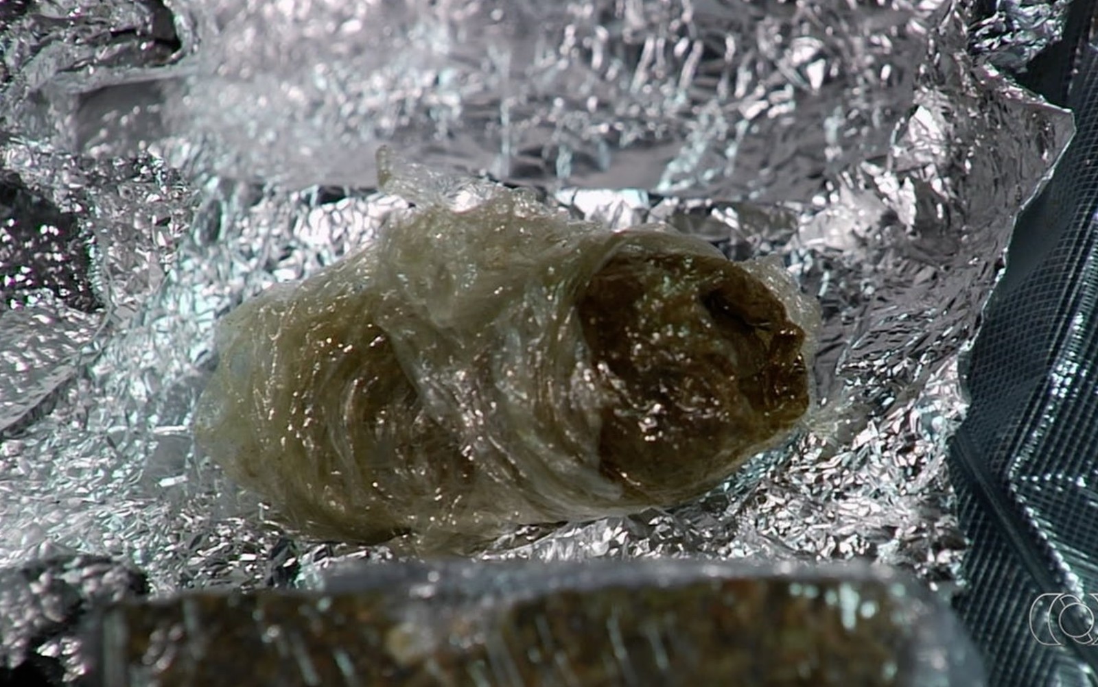 Suposta maconha em gel será investigada pela polícia (Foto: Reprodução / TV Anhanguera)