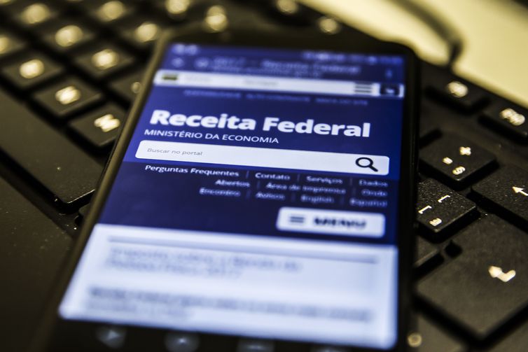 IR 2023: caiu na malha fina? Veja o que fazer para regularizar a situação contribuinte pode conferir declaração no site da Receita Federal