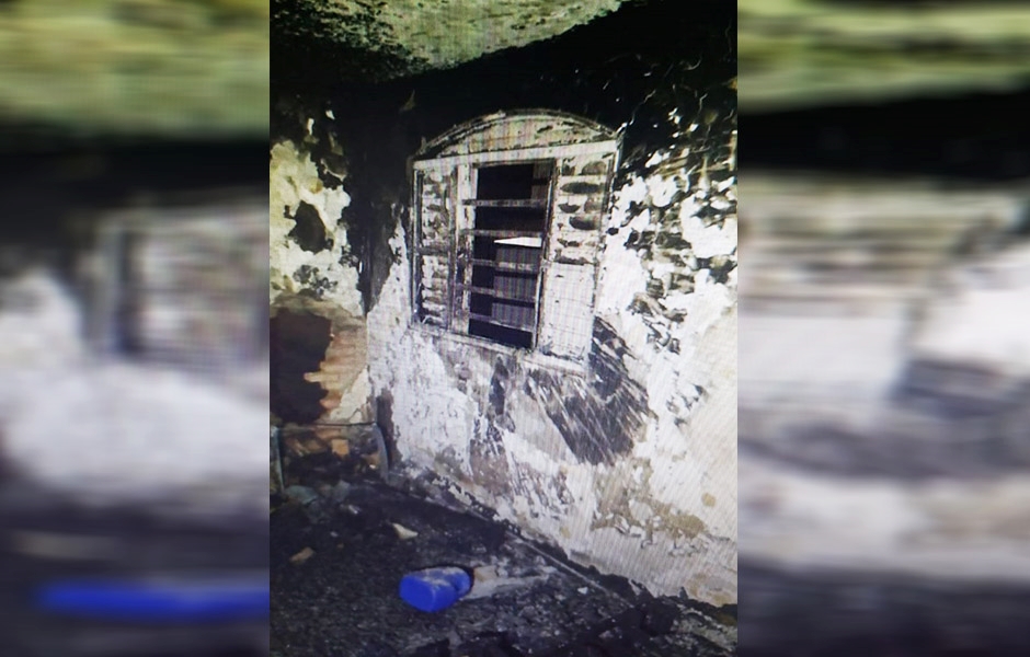 Residência da família após o incêndio (Foto: Leitor / Mais Goiás)