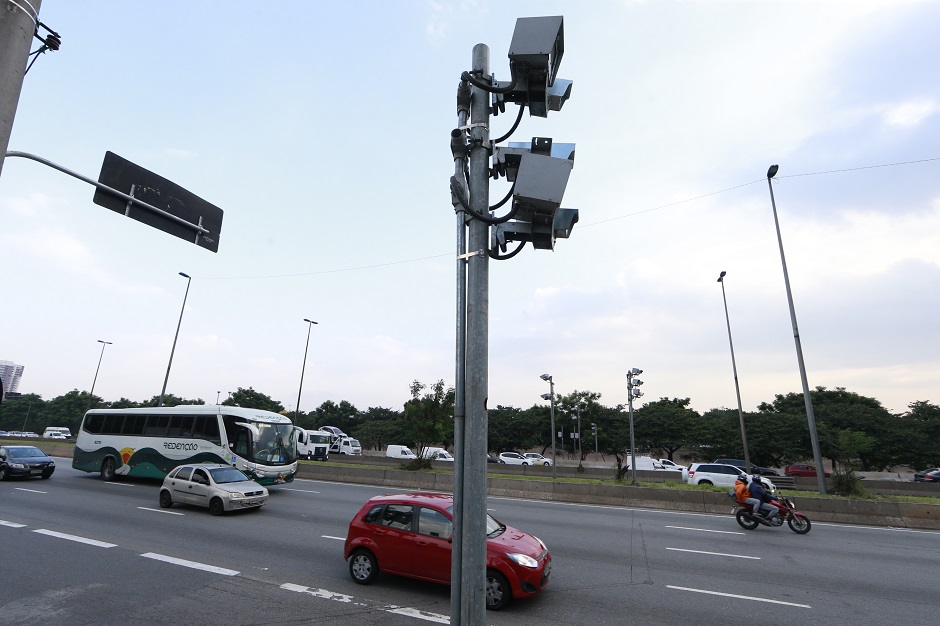 Justiça condena tuiteiro bolsonarista por ofender juíza que vetou fim de radares
