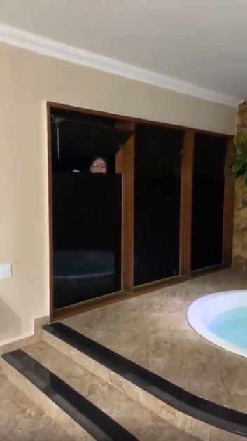 Fãs de Maiara, da dupla com Maraisa, ficam presas em banheiro de hotel