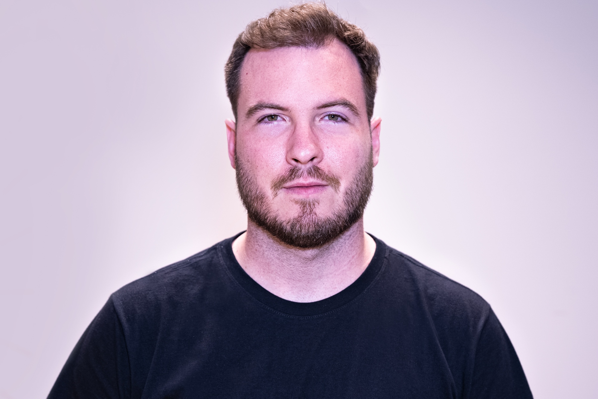 Youtuber Thiago Nigro, Primo Rico, ensina seguidores a terem vida financeira saudável