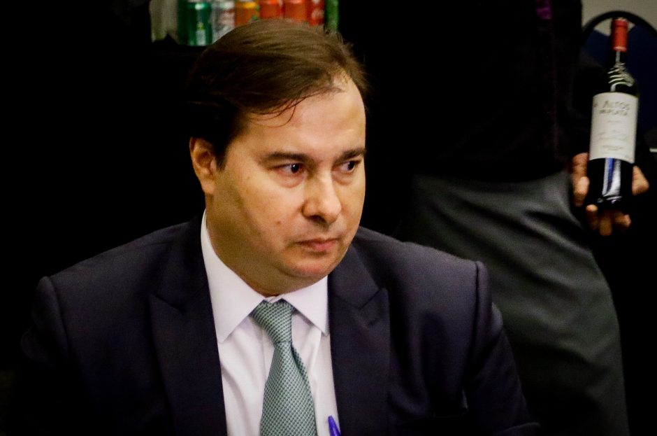 Rodrigo Maia reafirma caráter racista do crime que vitimou homem negro em Porto Alegre