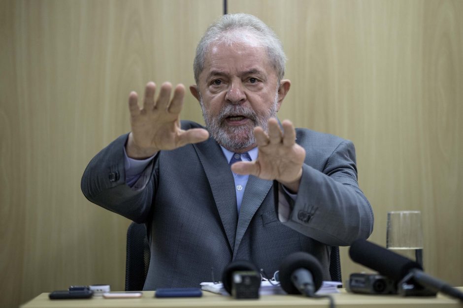Tribunal forma maioria para ignorar STF e condenar Lula em caso do sítio de Atibaia