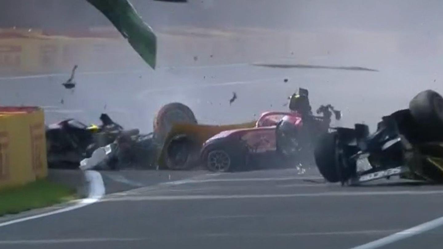 Acidente aconteceu na segunda volta da corrida