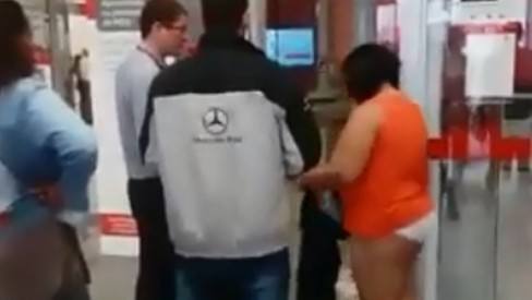 A cena viralizou na internet e provocou indignação nos usuários. O fato ocorreu na última quinta-feira